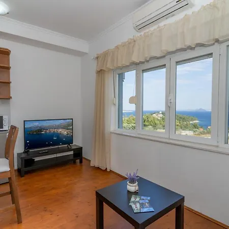 With View On Dubrovnik & Sea *